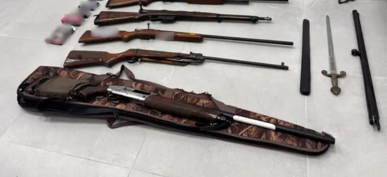 Σύλληψη για ενδοοικογενειακή βία και παράνομα όπλα στη Βόνιτσα