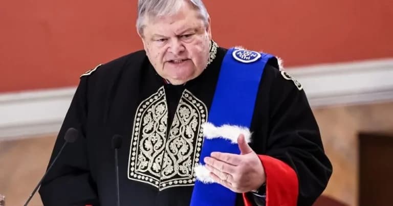 Ο Βενιζέλος επίτιμος διδάκτορας ΕΚΠΑ για την ΤΝ