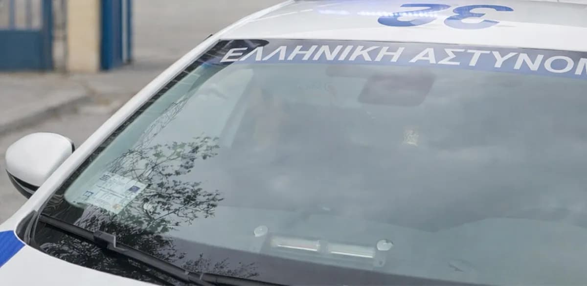 Μαθήτριες πετούν αυγά σε σπίτια καθηγητών στο Ηράκλειο