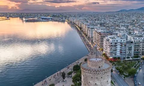 Εμφύλιος σε πολυκατοικία για 8 Airbnb στο ημιυπόγειο