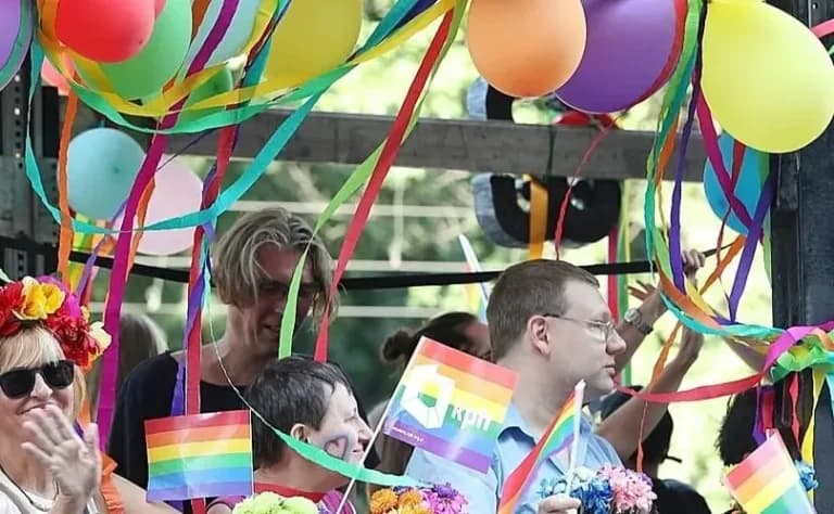 Η Βαρσοβία καταγράφει τον πρώτο γάμο ομόφυλου ζευγαριού