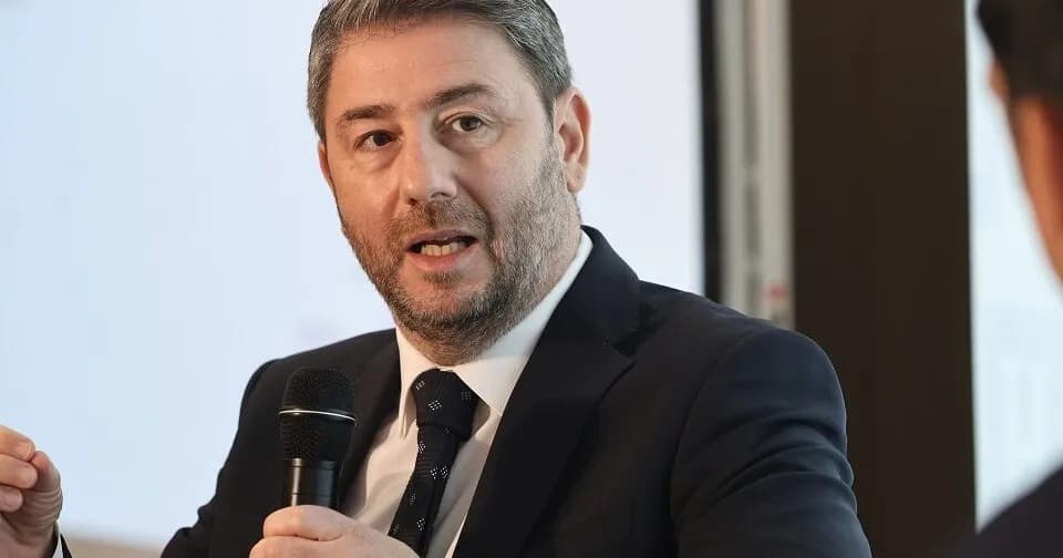 Ο Τούρκος αντιναύαρχος Γιαϊτζί επιτίθεται στον Ανδρουλάκη