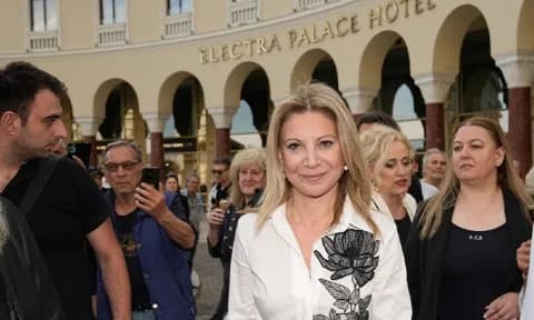 Το μαύρο τριαντάφυλλο της Καρυστιανού και ο συμβολισμός του
