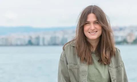 Η Αμερικανίδα που εγκατέλειψε το Κάνσας για το ΕΣΥ