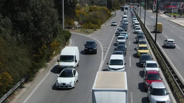Επιστροφή Πρωτομαγιάς: 203.000 οχήματα στους δρόμους