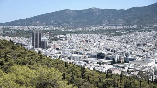 Ο Τσουκαλάς για τη στεγαστική κρίση: Δικαίωμα, όχι προνόμιο