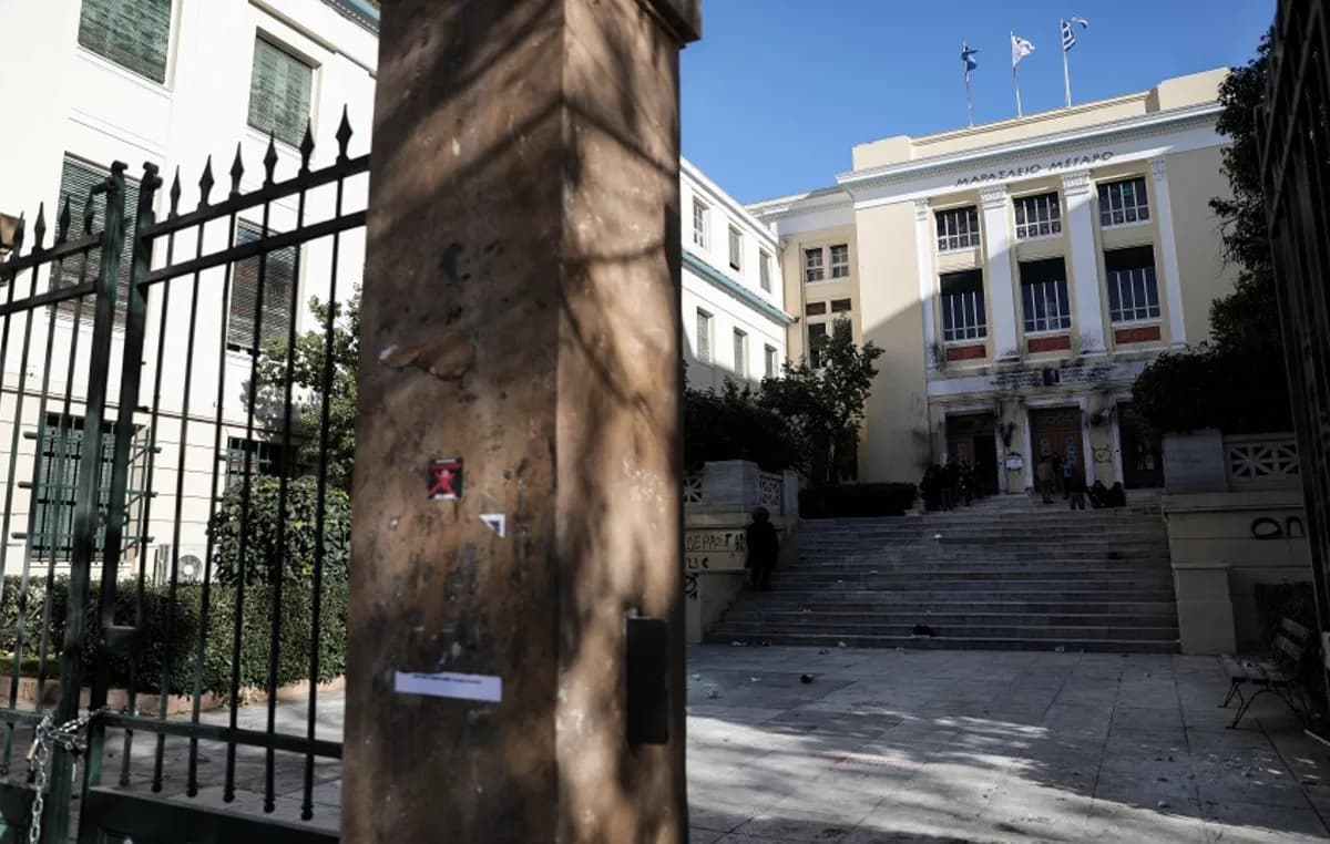 Αθώοι οι κατηγορούμενοι για τη διαπόμπευση Μπουραντώνη
