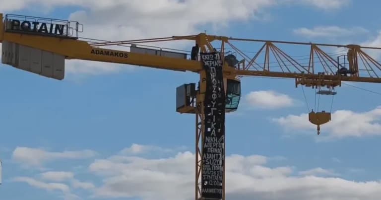 Κατάληψη γερανού μετρό για τα Προσφυγικά της Αλεξάνδρας