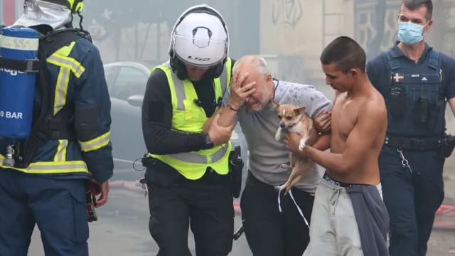 Φωτιά στην Καλλιθέα: Δύο τραυματίες από εισπνευστικό έγκαυμα