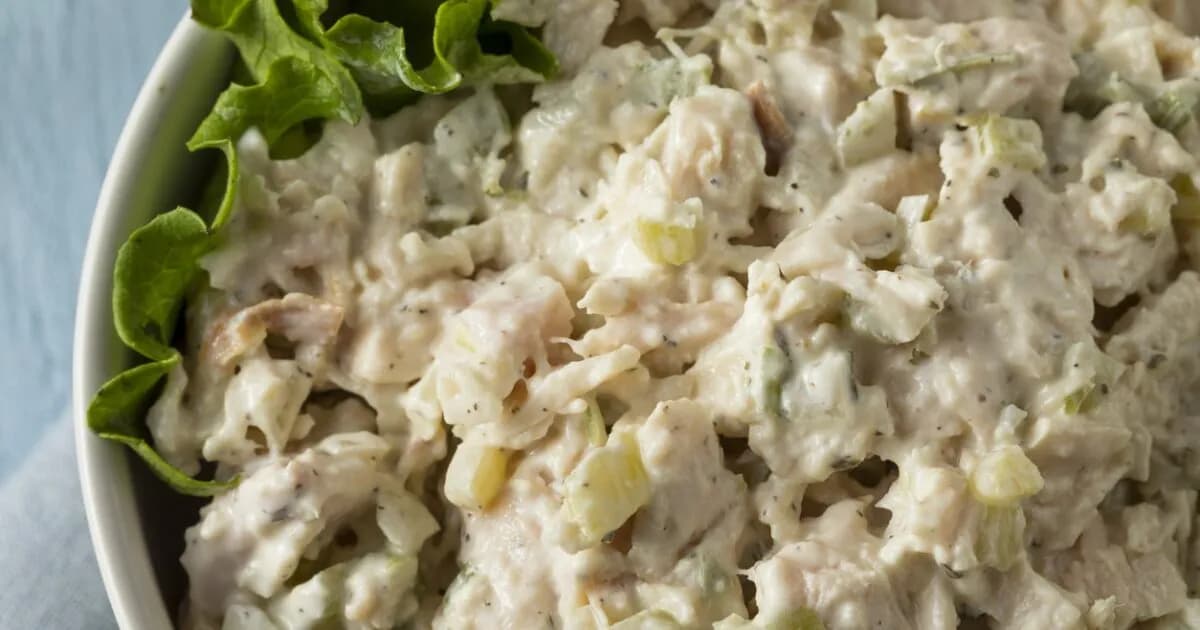 Η κοτοσαλάτα με πράσινες ελιές που κάνει θραύση
