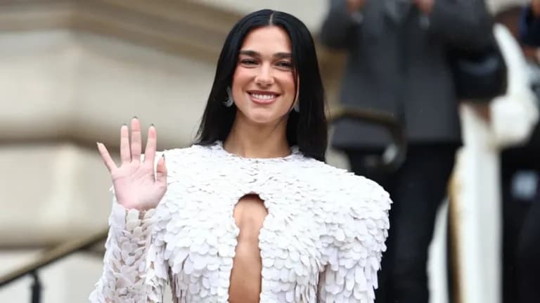 Η Dua Lipa παντρεύτηκε τον Callum Turner στη Σικελία