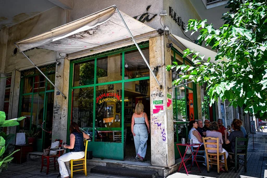 Η Μουριά των Εξαρχείων απειλείται να γίνει φαρμακείο
