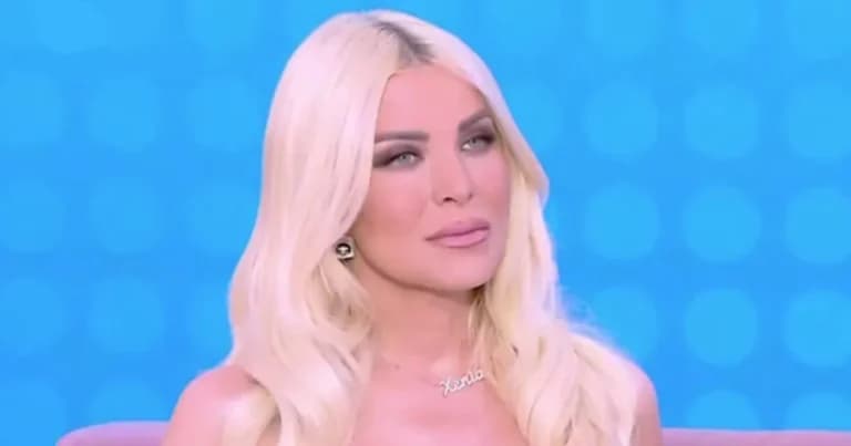 Η Καινούργιου live on air: Ο Κουτσουμπής την πήρε Facetime