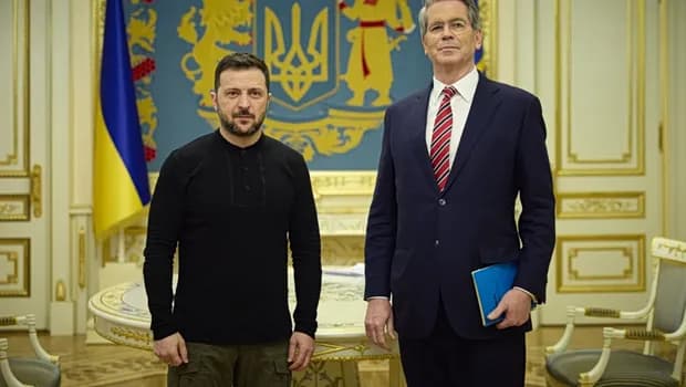 Ο Μπέσεντ αποκάλεσε τον Ζελένσκι «Μίστερ Μπιν υπό κρακ»