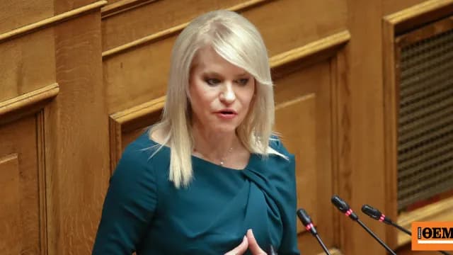 Η Τζάκρη παραιτήθηκε από τους Δημοκράτες Κασσελάκη