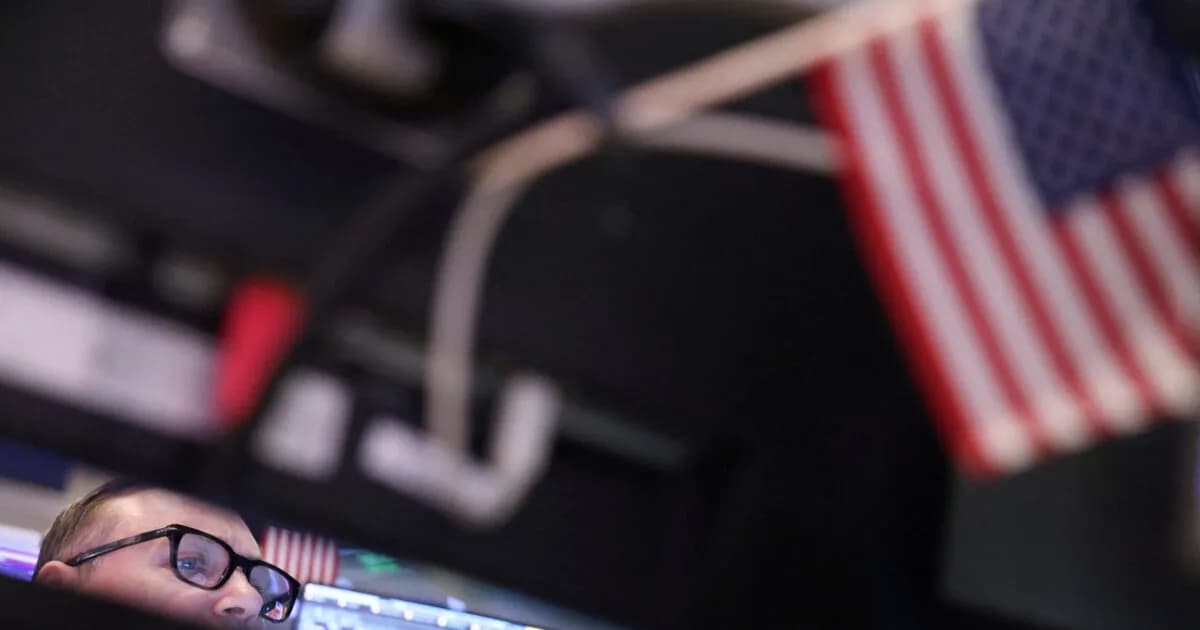 Μαύρη Παρασκευή για τη Wall Street: Βουτιά 4% για τον Nasdaq