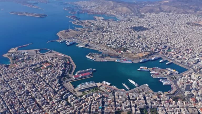 Το λιμάνι Πειραιά καταγράφει ανάκαμψη στα εμπορευματοκιβώτια
