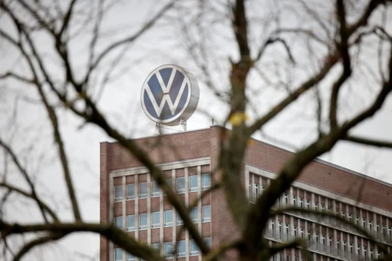 Η Volkswagen κόβει 100.000 θέσεις και κλείνει εργοστάσια