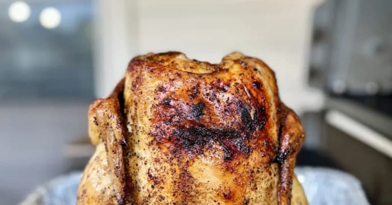 Το Beer Can Chicken: Ζουμερό κοτόπουλο με τραγανή πέτσα