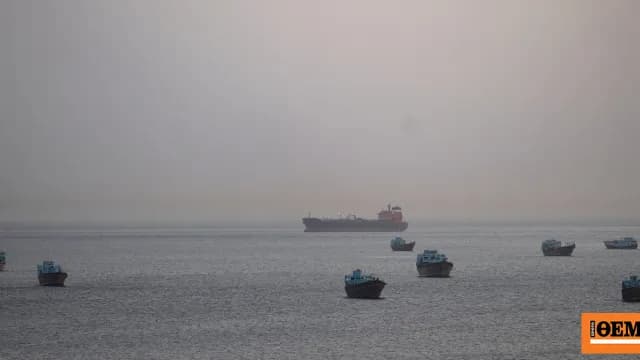 Η ναυτιλία επιστρέφει στα Στενά του Ορμούζ με άνισους ρυθμούς