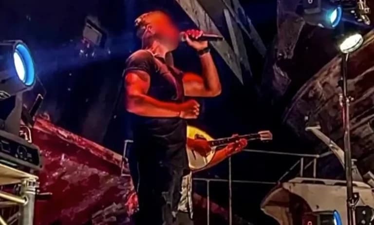 Προφυλακίστηκε τραγουδιστής στη Σύρο για αποπλάνηση ανηλίκης