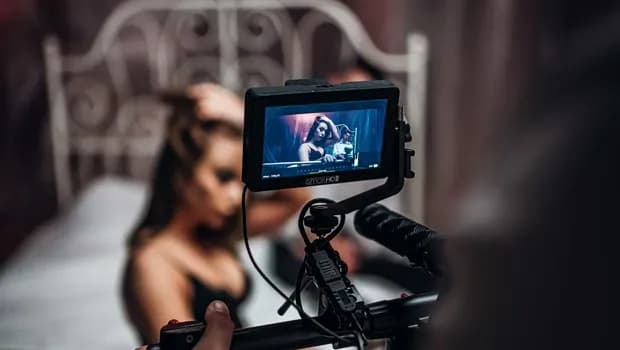 Οι επικίνδυνοι «μάνατζερ» του OnlyFans που παίρνουν 50%