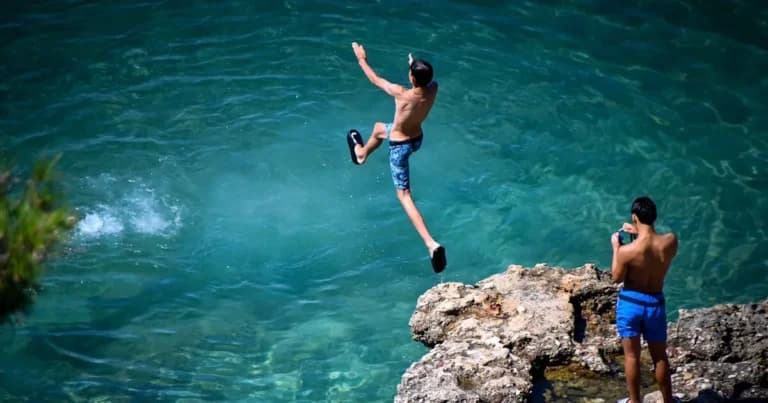Ο καιρός σήμερα: Ζέστη έως 36°C και καταιγίδες