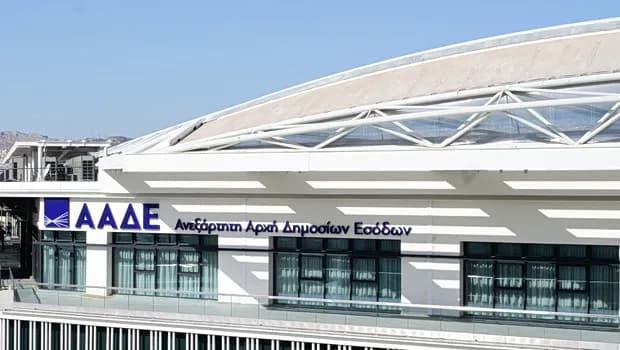 Η ΑΑΔΕ αλλάζει τη φορολογική ενημερότητα για χρεώστες