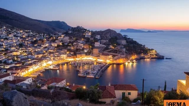 Ο Rob Pruitt κόβει μαλλιά στην Ύδρα το καλοκαίρι