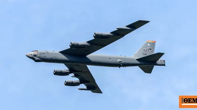 Βομβαρδιστικό B-52 συνετρίβη στη βάση Edwards στην Καλιφόρνια
