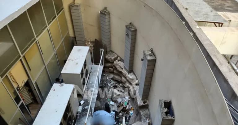 Θρίλερ στη Θεσσαλονίκη: Γυναίκα νεκρή σε φωταγωγό κτιρίου