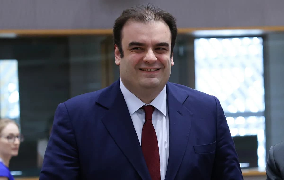 Ο Πιερρακάκης στηρίζει την ένταξη της Ουγγαρίας στο ευρώ