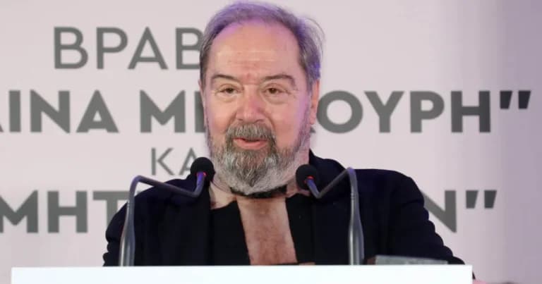 Ο Σταμάτης Φασουλής: «Ο πατέρας μου έκανε πως δεν με έβλεπε»