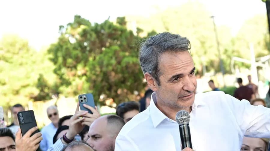 Ο Μητσοτάκης στη Βούλα: «Ο τζάμπα 1 συναγωνίζεται τον τζάμπα 2»