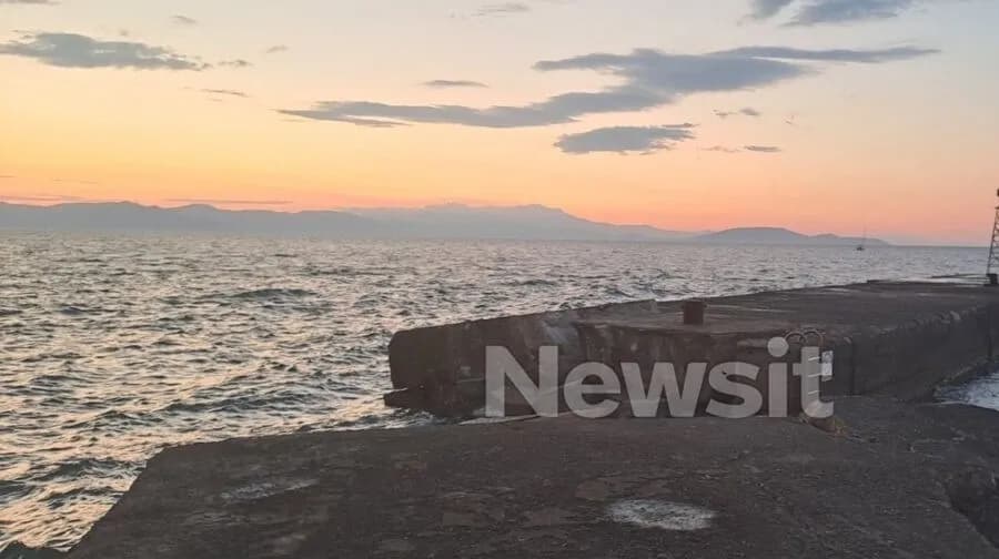 Το Andros King έκοψε στα δύο τον προβλήτα της Ραφήνας
