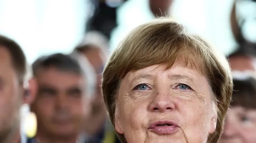 Η Μέρκελ παραδέχεται λάθη σε άμυνα, κλίμα και μετανάστευση