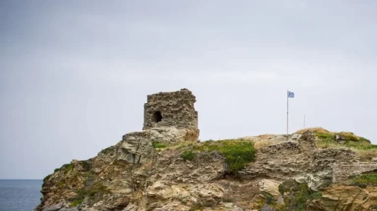 Ο Παπασταύρου υπέγραψε 15 εκατ. για ύδρευση 9 νησιών