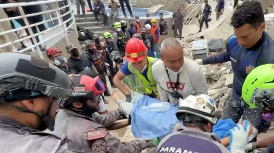 Ο Άαρον ζωντανός: 106 ώρες παγιδευμένος στα ερείπια