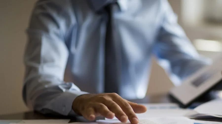 Στα 1.600 ευρώ το ακατάσχετο των τραπεζικών λογαριασμών
