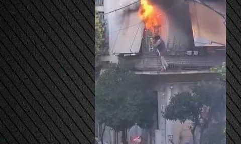 «Πήδα γιαγιά, θα σε πιάσω»: Η σωτηρία στην Καλλιθέα