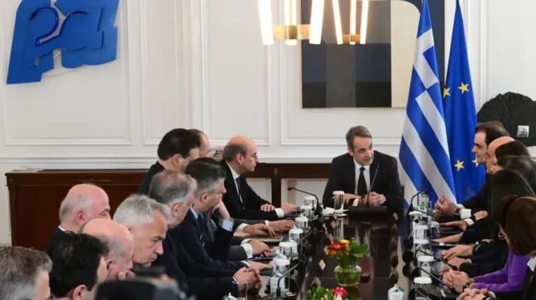 Ανακατατάξεις στην κυβέρνηση Μητσοτάκη την Πέμπτη