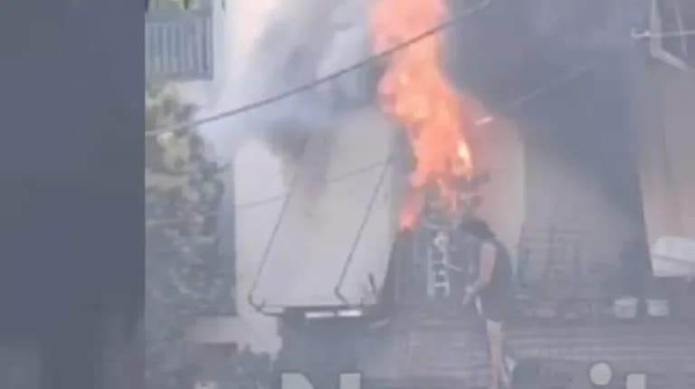 Η 75χρονη που έπεσε από μπαλκόνι για να σωθεί από φωτιά