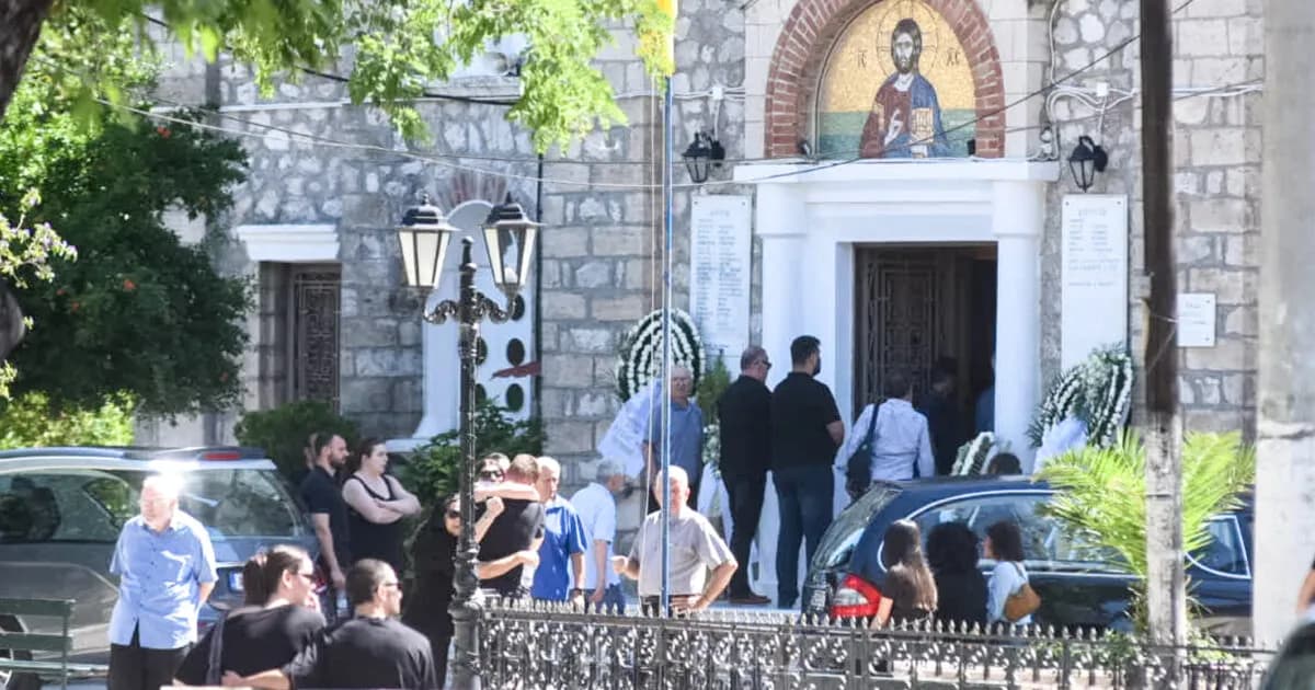 Η κηδεία των θυμάτων της διπλής δολοφονίας στο Αίγιο