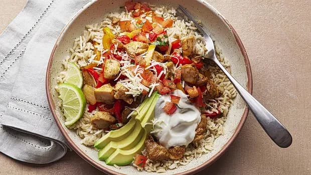 Τα fajitas με κοτόπουλο: Γρήγορη συνταγή 30 λεπτών