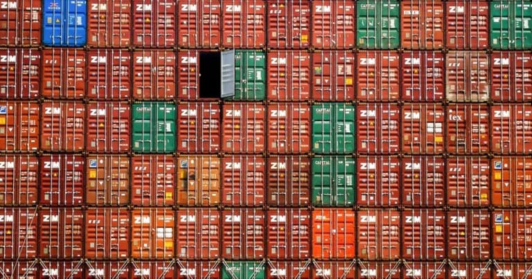 Το λιμάνι Πειραιά ανακάμπτει: 347.000 TEUs τον Μάιο