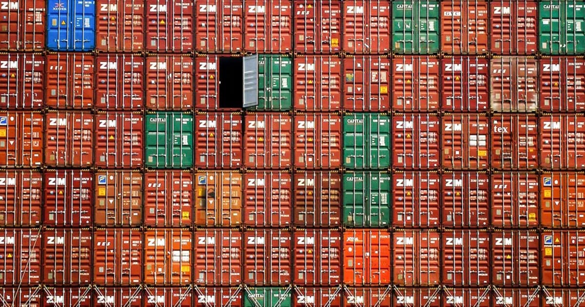 Το λιμάνι Πειραιά ανακάμπτει: 347.000 TEUs τον Μάιο