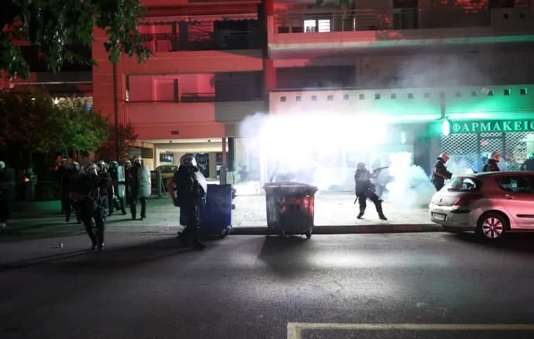 Επεισόδια οπαδών ΑΕΛ έξω από σπίτι μεγαλομετόχου