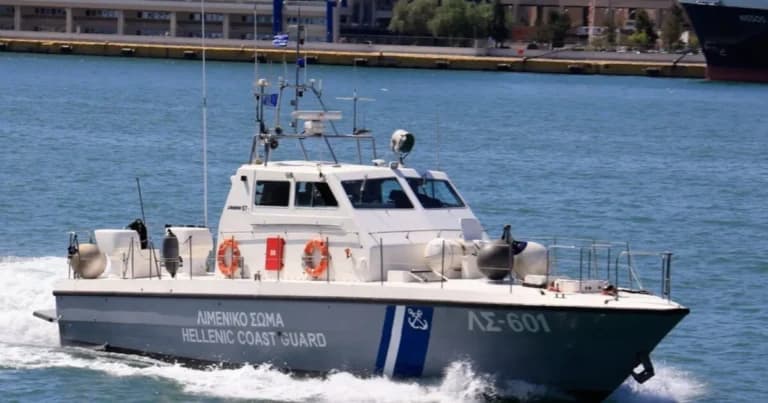 Τουριστικό σκάφος με 21 επιβάτες προσάραξε στην Αίγινα
