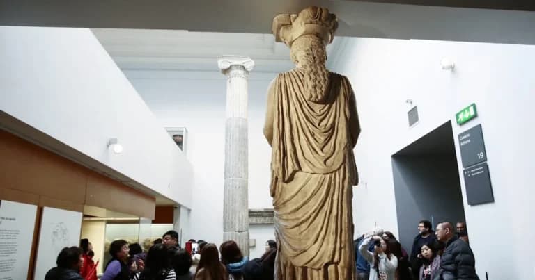 Ο Μπέρναμ αναζωπυρώνει το αίτημα για τα Γλυπτά του Παρθενώνα