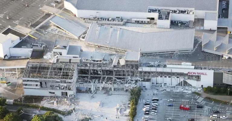 Ισχυρός σεισμός στην Ιαπωνία: Έκρηξη σε εμπορικό κέντρο